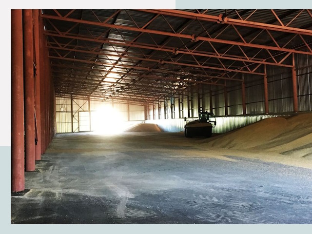 Строительство зернохранилищ в Волхове